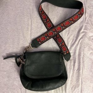 VEGAN LEATHER PURSE WITH EMBROIDERED STRAP